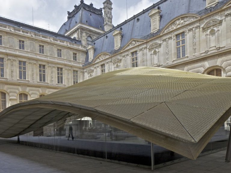 Museu do Louvre inaugura seu imponente ‘véu’ de vidro