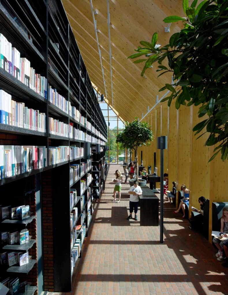 biblioteca-em-forma-de-piramide-em-spijkenisse-na-holanda