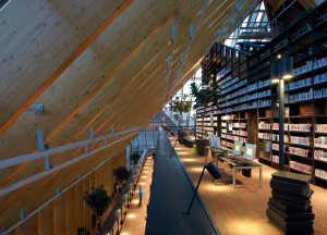 book-mountain-biblioteca-em-forma-de-piramide-de-vidro-na-holanda