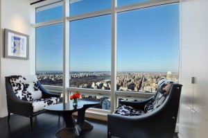 estar-de-apartamento-com-duas-suites-em-manhattan-por-suzanne-lovell