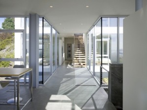 hall-de-casa-de-vidro-na-california-por-kanner-architects