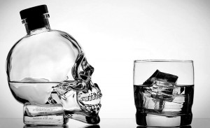 vodka-crystal-head-com-garrafa-de-caveira