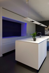 cozinha-em-ilha-de-casa-em-keerbergen-na-belgica-por-niko-wauters
