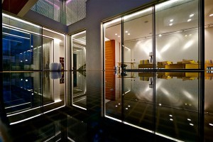 fachada-de-vidro-de-projeto-residencial-em-israel-por-maya-rosenberg