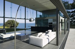 living-em-pe-direito-alto-de-casa-de-vidro-em-auckland-na-nova-zelandia-por-fearon-hay