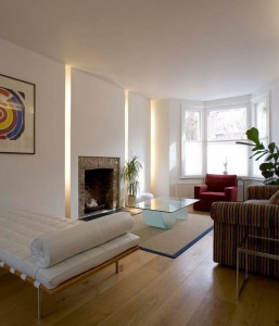 sala-de-estar-com-lareira-de-casa-vitorina-em-londres-por-luis-trevino