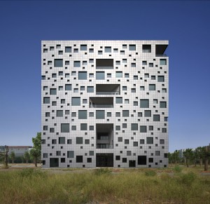 edificio-cube-tube-por-sako-arquitetos