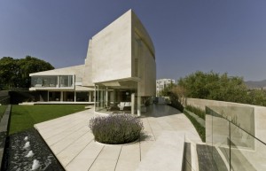 fachada-revestida-com-marmore-casa-na-cidade-do-mexico-por-migdal-arquitetos