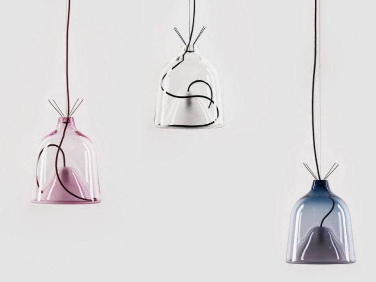 Luminárias pendentes em vidro por Hanna Krüger