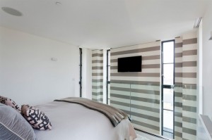 quarto-de-casal-em-casa-construida-em-uma-torre-de-agua