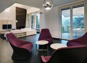 sala-de-estar-de-casa-no-lago-de-como-na-italia-por-marco-piva
