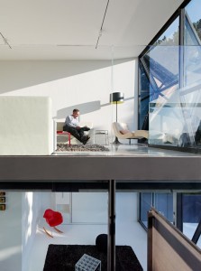 sala-em-pe-direito-duplo-de-casa-em-sao-francisco-flip-house-por-fougeron