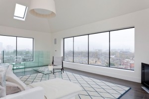 sala-panoramica-de-casa-em-londres-construida-em-antiga-torre-de-agua