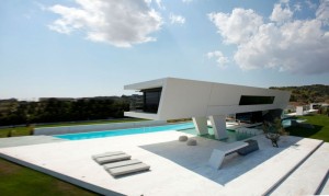 arquitetura-futurista-casa-suspensa-sobre-piscina-em-atenas-pelo-escritorio-de-arquitetura-314