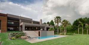 arquitetura-moderna-casa-em-joanesburgo-africa-do-sul-por-nico-van-der-meulen