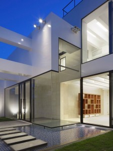casa-com-espelho-de-agua-em-toquio-pelo-arquiteto-kazutoshi-imanaga