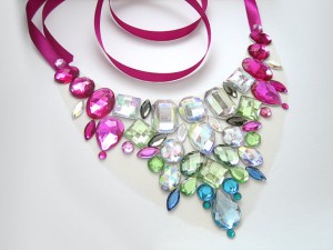 colar-maxi-em-strass-e-cristal-por-natalie smith-da-sparklebeastdesign