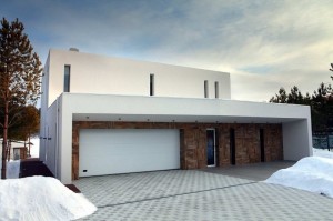 entrada-e-garagem-de-casa-em-irkutsk-russia-pelo-arquiteto-andrey-tiguntsev