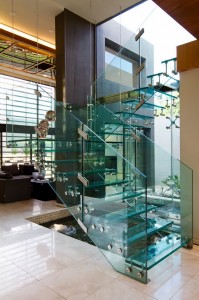escada-de-vidro-casa-em-joanesburgo-africa-do-sul-por-nico-van-der-meulen