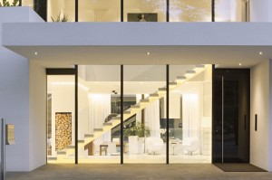 fechamento-de-vidro-casa-em-merano-italia-por-monovolume