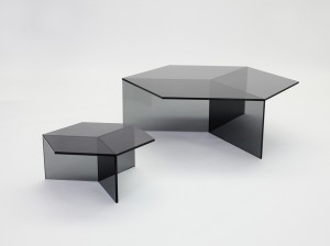 mesa-hexagonal-de-vidro-linha-isom-do-designer-sebastian-scherer