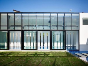 projeto-de-piscina-coberta-casa-em-toquio-pelo-arquiteto-kazutoshi-imanaga