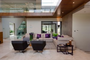 sala-de-estar-decorada-casa-em-joanesburgo-africa-do-sul-por-nico-van-der-meulen