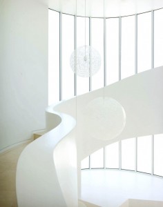 arquitetura-fechamento-curvo-de-vidro-casa-de-praia-em-malibu-california-decorada-por-jamie-bush