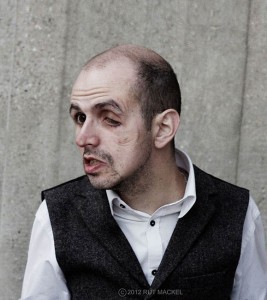 serie-de-fotos-com-rostos-pressionados-em-vidro-the-ugly-truth-por-rut-mackel