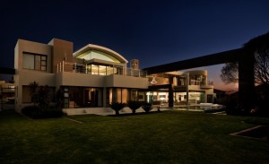 arquitetura-fachada-de-casa-em-kempton-park-africa-do-sul-por-nico-van-der-meulen