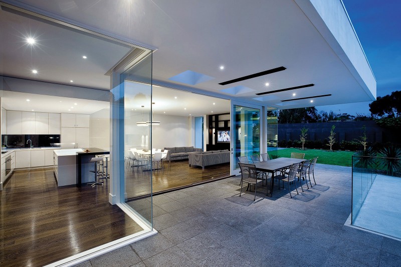 arquitetura-paredes-de-vidro-de-casa-em-melbourne-na-australia-por-canny