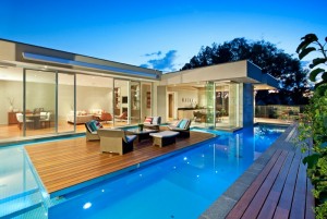 piscina-com-deck-de-madeira-em-ilha-casa-em-canterbury-australia
