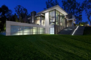 arquitetura-moderna-casa-com-fechamento-de-vidro-em-beverly-hills-por-whipple-russell-arquitetos