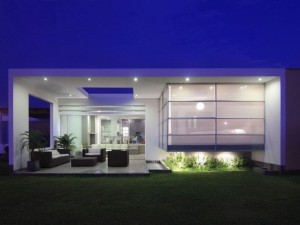 arquitetura-moderna-casa-de-praia-com-fachada-de-vidro-no-peru-pelos-arquitetos-da-gomez-torre-guerrero