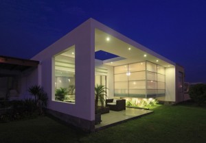 arquitetura-moderna-fachada-de-vidro-casa-de-praia-no-peru-pelos-arquitetos-da-gomez-torre-guerrero
