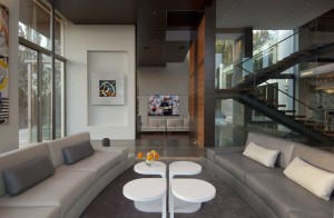 decoracao-sala-de-estar-em-pe-direito-duplo-casa-em-beverly-hills-por-whipple-russell-arquitetos
