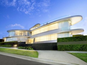 fachada-curva-de-vidro-casa-em-sydney-por-lippmann
