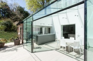 fechamento-de-vidro-na-varanda-casa-em-winchester-inglaterra-pelos-arquitetos-do-ar-design