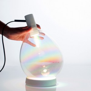 moderna-luminaria-de-mesa-em-vidro-por-diego-vencato-e-marco-merendi