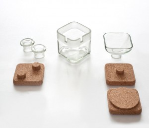 organizador-para-mesa-de-escritorio-em-vidro-reutilizado-pela-designer-lucia-bruni