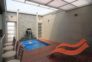 piscina-com-teto-retratil-de-vidro-casa-de-praia-no-peru-pelos-arquitetos-da-gomez-torre-guerrero