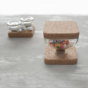 porta-clips-feito-com-garrafa-de-vidro-cortada-pela-designer-lucia-bruni
