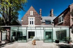 varanda-com-fechamento-de-vidro-casa-em-winchester-inglaterra-pelos-arquitetos-do-ar-design