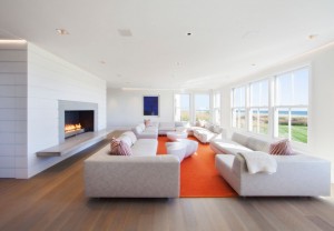 decoracao-clean-sala-de-estar-de-casa-na-ilha-de-nanucket-massachusetts-por-j-brown