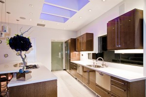 decoracao-cozinha-com-claraboias-casa-em-los-angeles-por-whipple-russell-arquitetos
