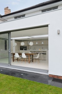 decoracao-cozinha-integrada-ao-jardim-casa-em-bristol-na-inglaterra-por-moon-design