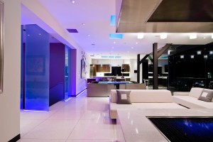 decoracao-futurista-living-de-casa-em-los-angeles-por-whipple-russell-arquitetos