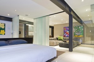 decoracao-quarto-de-casal-com-sala-intima-casa-em-los-angeles-por-whipple-russell-arquitetos