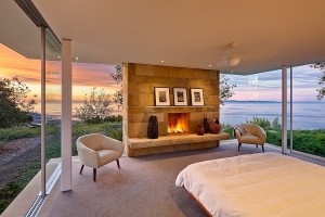 decoracao-quarto-de-casal-envidracado-casa-na-california-por-neumann-mendro-andrulaitis-arquitetos