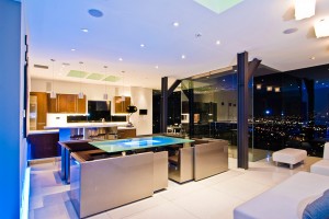 decoracao-sala-e-cozinha-integradas-casa-em-los-angeles-por-whipple-russell-arquitetos